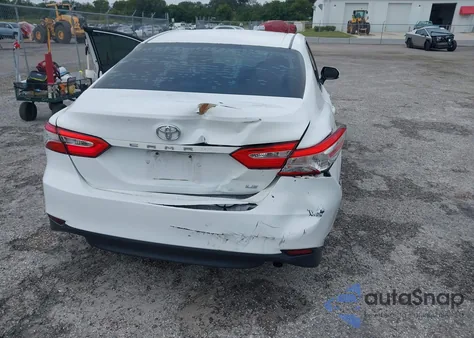 2018 Toyota Camry Le из США, поврежденный, VIN 4T1B11HK3JU017687